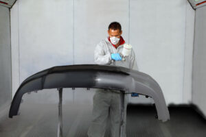 depositphotos_61754685-painters-use-spray-guns-to-apply-paint-to-a-bumper